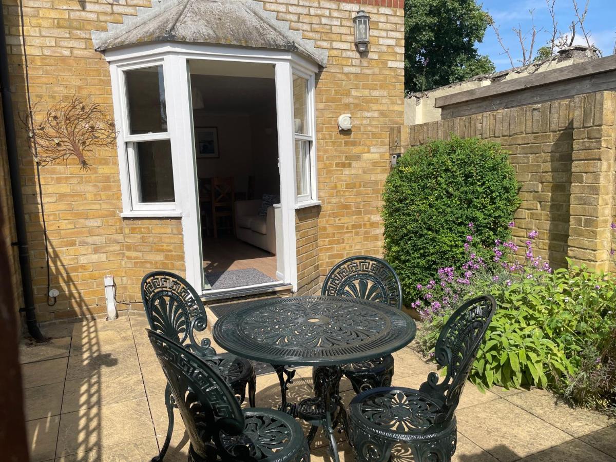 Courtyard House, With Parking And Patio Garden Villa Whitstable Exterior photo